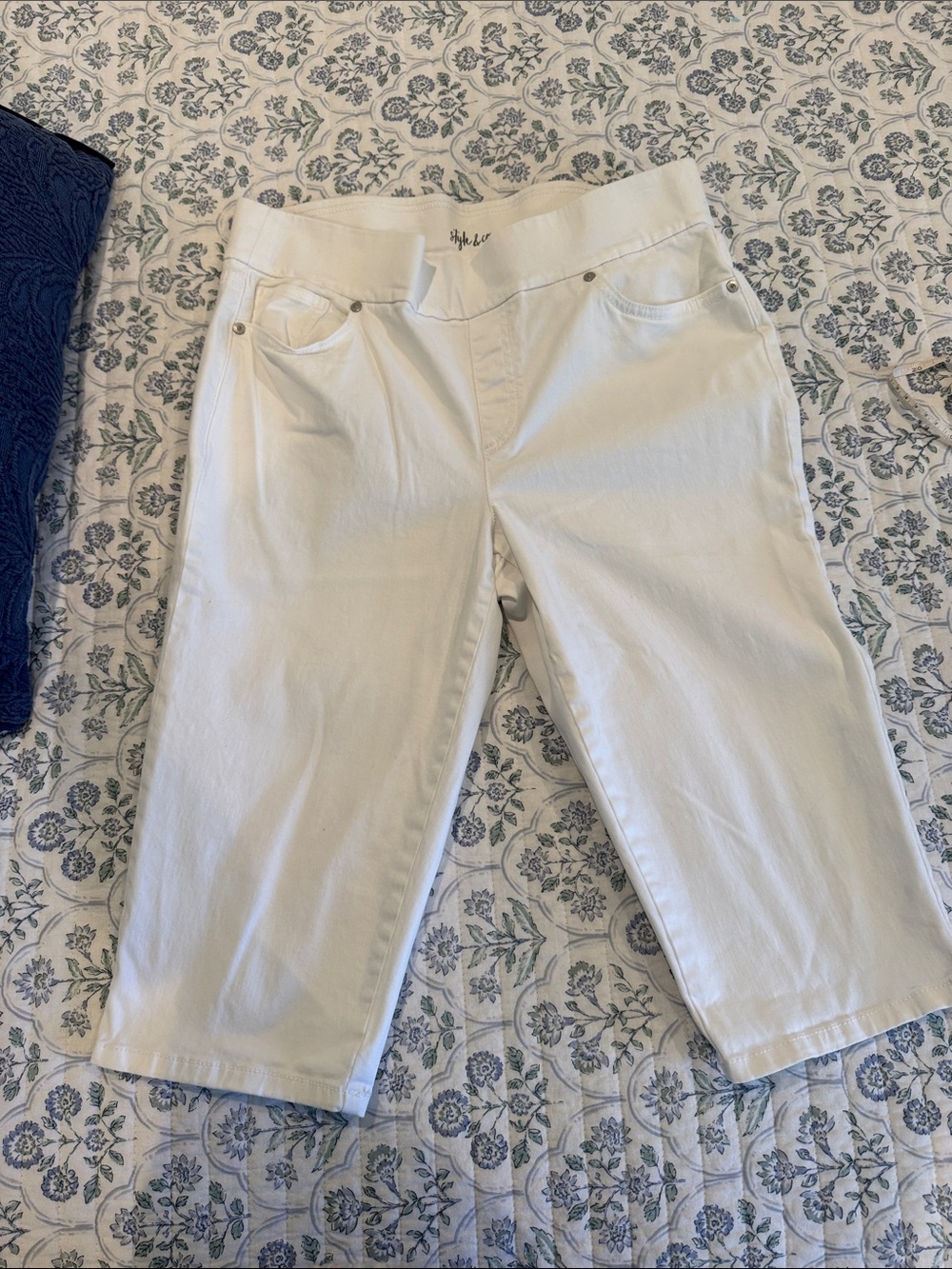 Style & Co. White Ankle Crop Jeans - Clean Classic